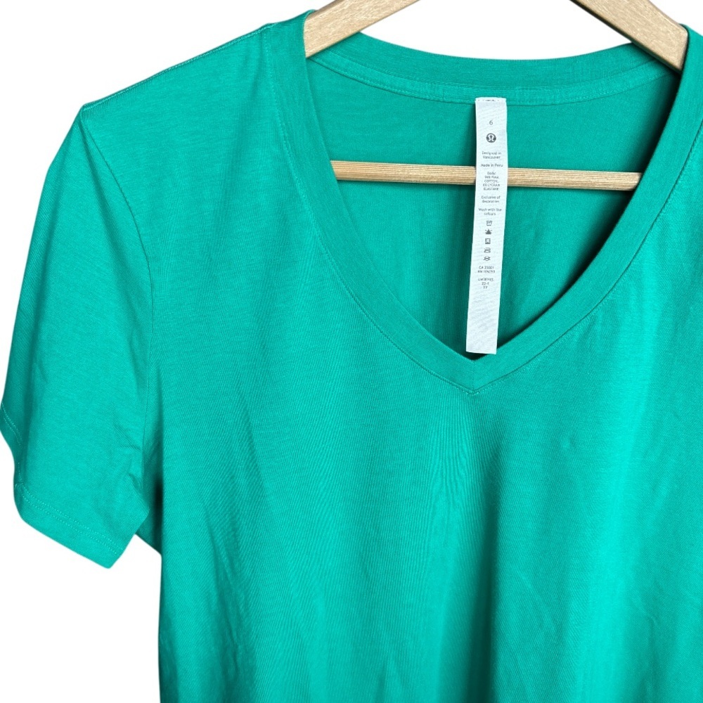 Lululemon Love V-Neck Tee | Green | Pima Cotton Stretch | Size 6 | NWT - Picture 2 of 7